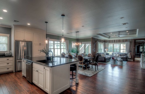 Fredericksburg House | Herber Haus, 6-7 blocks from Main St, close to Wineries and Shopping