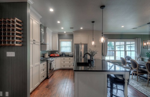 Fredericksburg House | Herber Haus, 6-7 blocks from Main St, close to Wineries and Shopping