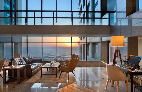 Herzliya Pituach Hotel | Herbert Samuel Okeanos Suites Herzilya