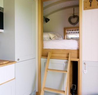 Redmile House | Herbie's Shepherd's Hut - Wellness & Hot Tub