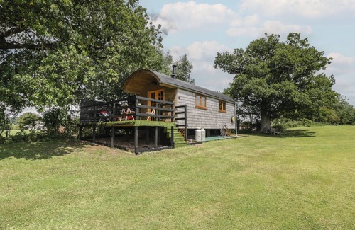 Congresbury Cottage | HERCULES SHEPHERD'S HUT, romantic, with open fire in Congresbury
