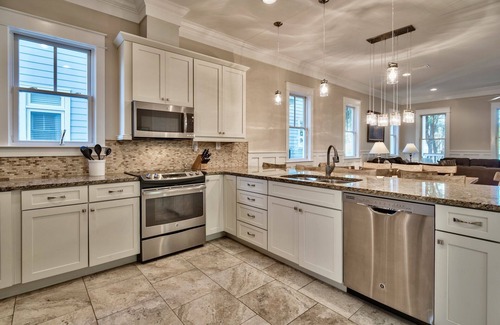 Sunnyside House | "Here Comes the Sun" House in Carillon Beach, short walk to the beach!