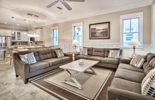 Sunnyside House | "Here Comes the Sun" House in Carillon Beach, short walk to the beach!