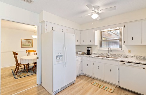 Dauphin Island House | Here Comes The Sun! Beautiful Island! Pets Welcome!