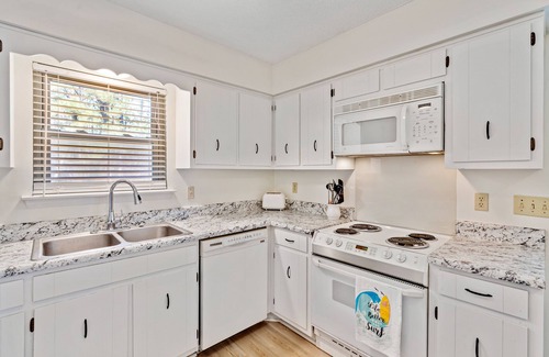 Dauphin Island House | Here Comes The Sun! Beautiful Island! Pets Welcome!