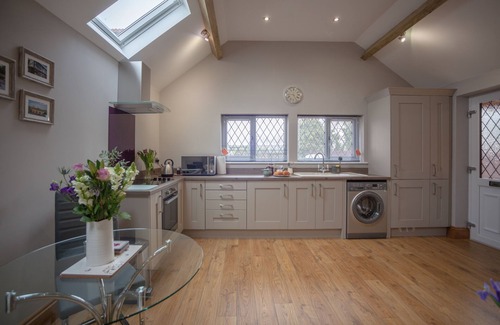 Hereford Apartment | HEREFORDSHIRE – Little Oak: Charming Rural Cottage, Sleeps 2, Cozy Getaway