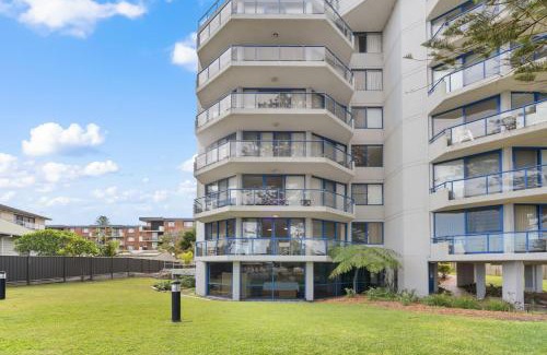 Tuncurry Apartment | Heritage 102