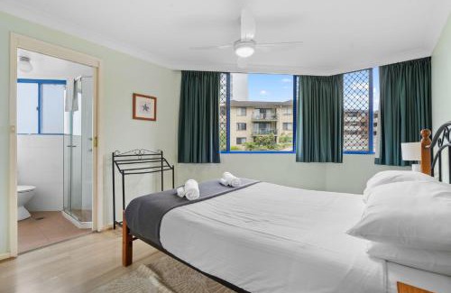 Tuncurry Apartment | Heritage 102