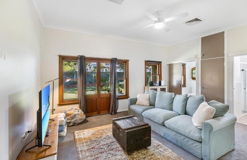 Central Mudgee House | Heritage Carinya Cottage with Spacious Yard & BBQ
