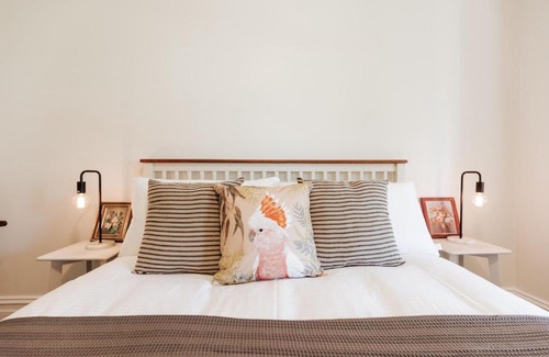 Central Mudgee House | Heritage Carinya Cottage with Spacious Yard & BBQ