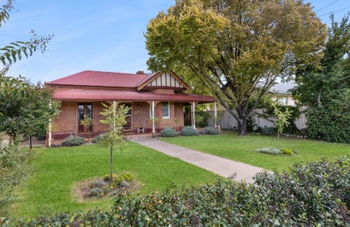 Central Mudgee House | Heritage Carinya Cottage with Spacious Yard & BBQ