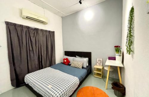 Central Seberang Perai House | Heritage Cozy Entire 3 Bedroom House At Kijang Alma Bukit Mertajam