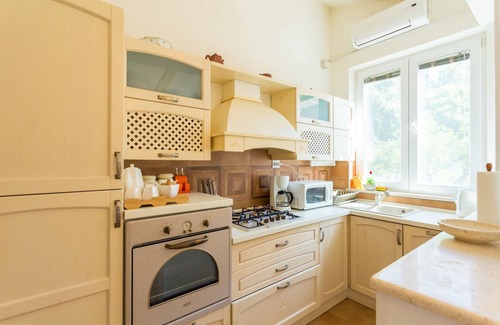 Lapad Apartment | Heritage Dvori with garden, free parking next to sea beautiful location