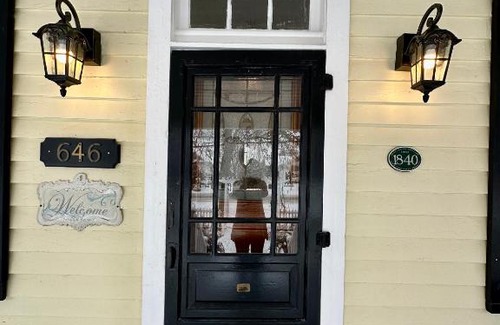 Historic Old Town House | Heritage House Niagara