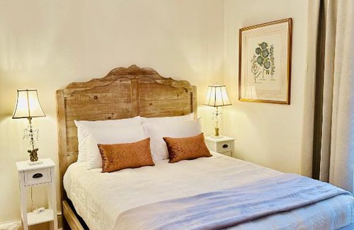 Historic Old Town House | Heritage House Niagara