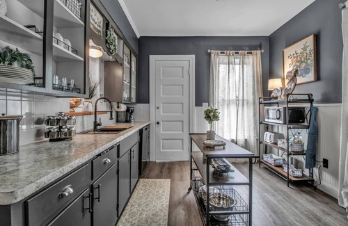 Downtown Niagara Falls Apartment | Heritage House Hideaway: Walk To The Falls!