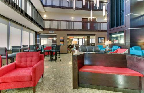 Sugar Land Hotel | Heritage Inn Suites Houston Sugar Land, Trademark by Wyndham