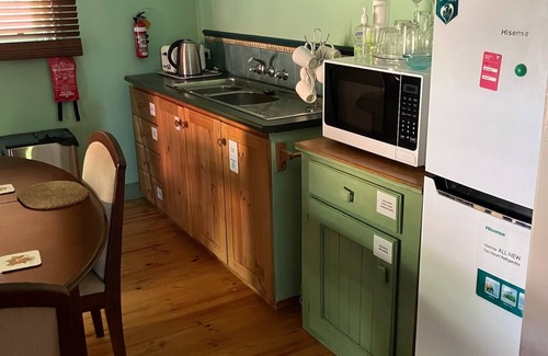 Clunes House | Heritage, renovated, miners Cottage in Clunes