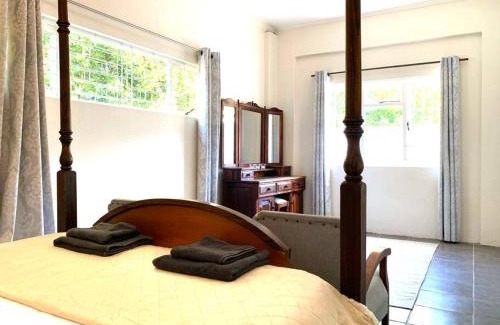 Hermanus Apartment | Hermanus 2 bed (Incl King bed) - Walk to the sea!