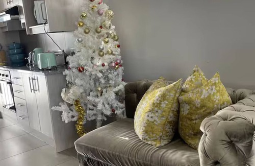 Bloubergstrand Apartment | HERMISERVE VILLA. A Lovely 2-bedroom apartment with WiFi in Cape Town