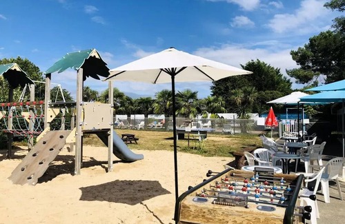 Guemene-Penfao RV Rental | Hermitage Campsite* - American tent 3 rooms 5 people