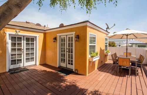 Hermosa Beach House | Hermosa Beach Classic 3 Bedroom 2 Bath Bungalow 1/2 block to beach 5 Star