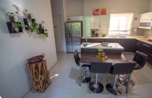 Comala House | Hermosa casa 3 recámaras rodeada de naturaleza con piscina compartida, WiFi, AC.