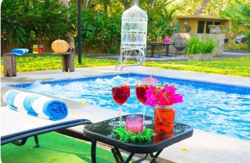 Comala House | Hermosa casa 3 recámaras rodeada de naturaleza con piscina compartida, WiFi, AC.