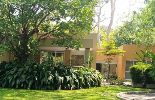 Comala House | Hermosa casa 3 recámaras rodeada de naturaleza con piscina compartida, WiFi, AC.