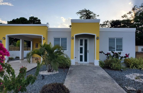 Calvache Villa | Hermosa Casa, con piscina a 2 minutos de la playa. !todo cerca!