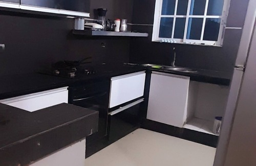 Metropolitana House | Hermosa Casa Para Huéspedes muy Central