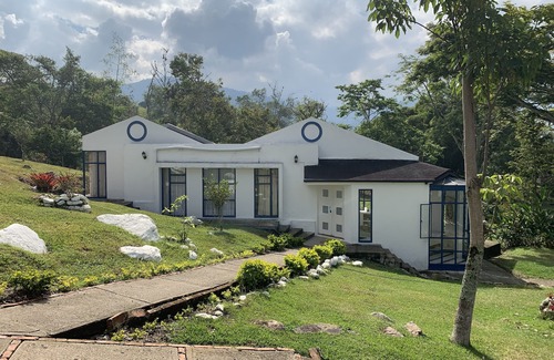 Pasca Other | Hermosa finca , con dos casas gemelas , espacios al aire libre , zona social .