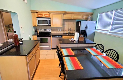 Galveston House | "Hermosa” - Sea Isle with Beachfront Gulf View, kayaks, Pool and Dog friendly