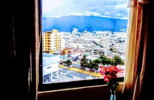 Los Laureles Apartment | Hermosa y amplia habitacion con baño privado en Quito