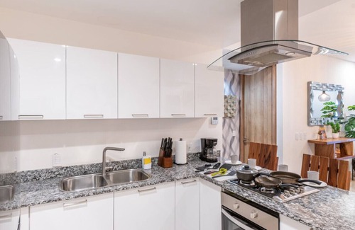 Zona Dorada Apartment | Hermosas vistas en Piso 10 en Camino al Mar