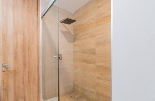 Zona Dorada Apartment | Hermoso Condo al Pie de la Playa Camino al Mar