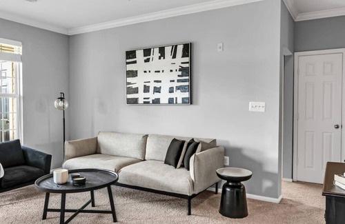 Herndon Apartment | Herndon #11306 · Monochromatic Modern 2BR|2BTH Min. IAD w Amenities