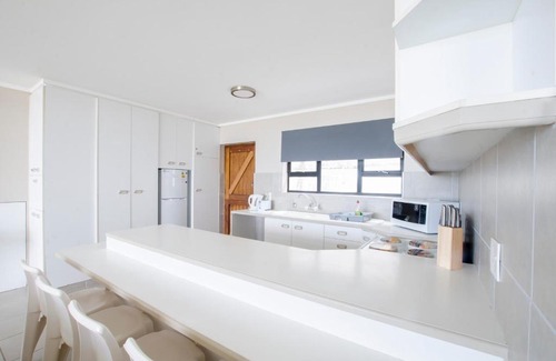 Herolds Bay Apartment | Herolds Bay Accommodation - Hiers Ons Weer Downstairs