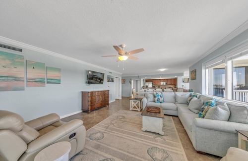 Fort Walton Beach Condo | Heron 501-HUGE 3Br/3 Ba Corner Condo with Room for All!