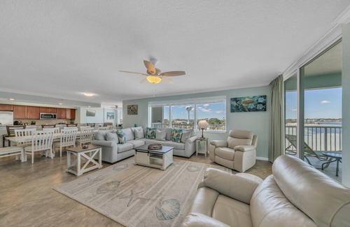 Fort Walton Beach Condo | Heron 501-HUGE 3Br/3 Ba Corner Condo with Room for All!