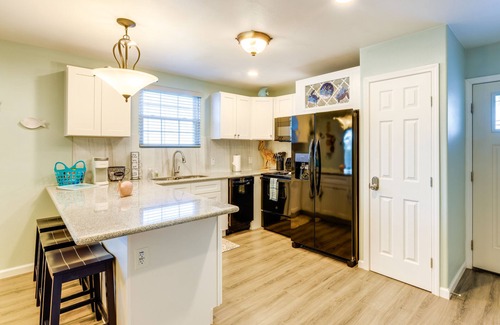 Rockport Cottage | ‘Heron Bay Cottage’ w/Patio in Rockport!