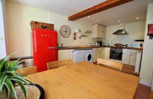 Cellardyke House | Heron Cottage- fishermans cottage by the sea