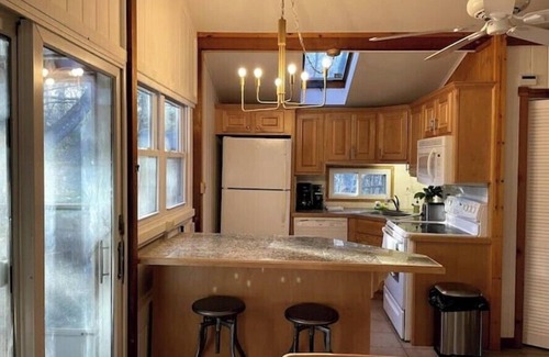 Ferndale House | Heron's Hideaway: Stylish Lakefront 5 BR Home