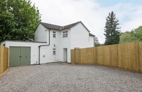 Llanvair Kilgeddin House | Heron's Lodge