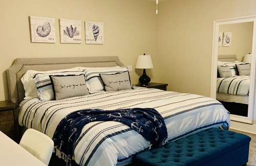 Saanichton House | Heron's Retreat - Stunning Oceanfront 1-Bedroom Suite