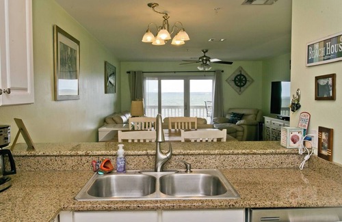 Innerarity Townhomes House | Herons Nest: Gorgeous Waterfront Unit with Kayaks!