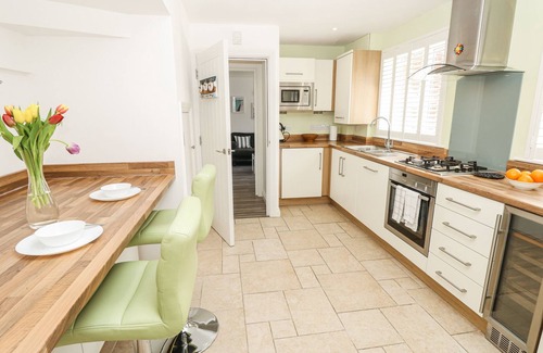New Forest District Cottage | HERONS NEST, pet friendly, character holiday cottage in Lymington