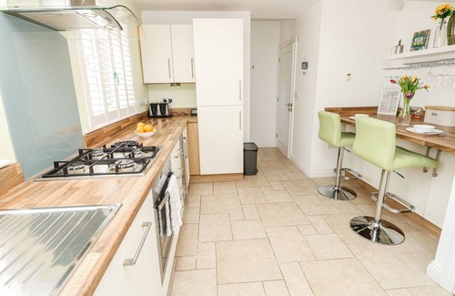 New Forest District Cottage | HERONS NEST, pet friendly, character holiday cottage in Lymington