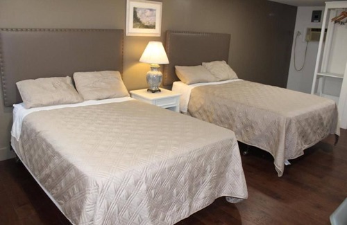 Buzzards Bay House | Herring Run Motel Room 2 Double Queen Beds Room 2