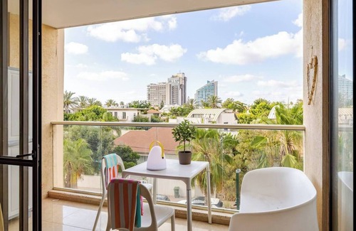 Herzliya Pituach Apartment | Herzlia Pituah apartment with Pool, by the Acadia Beach!